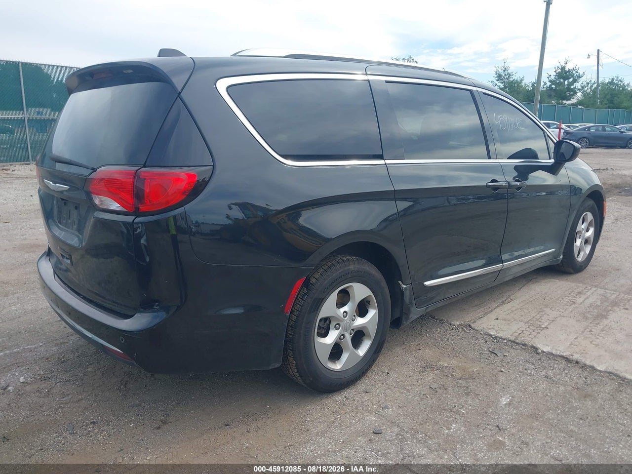 2017 CHRYSLER PACIFICA TOURING-L PLUS · 4/11