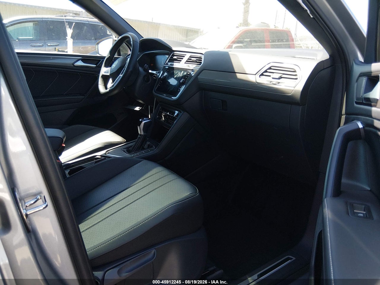 2024 VOLKSWAGEN TIGUAN 2.0T SE R-LINE BLACK · 5/11