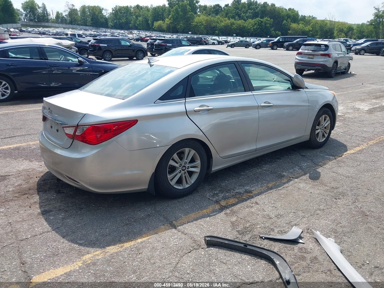 2013 HYUNDAI SONATA GLS · 4/10