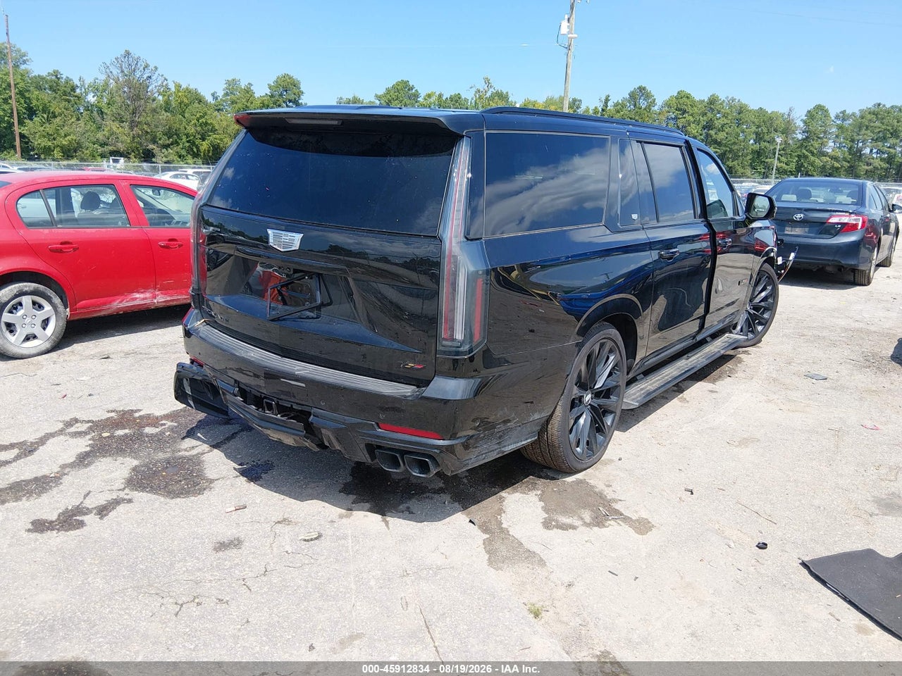 2025 CADILLAC ESCALADE ESV V-SERIES · 4/10