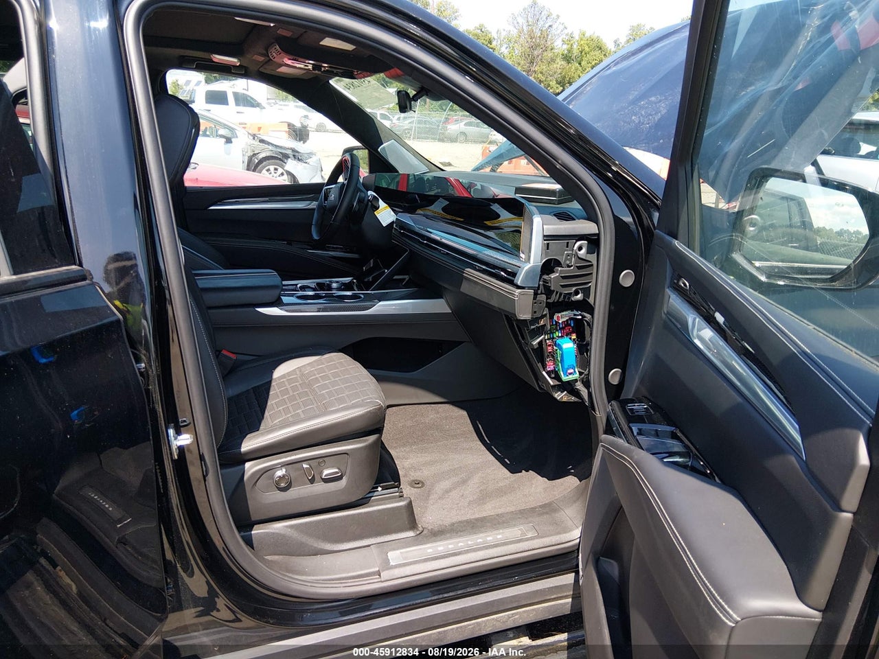2025 CADILLAC ESCALADE ESV V-SERIES · 5/10