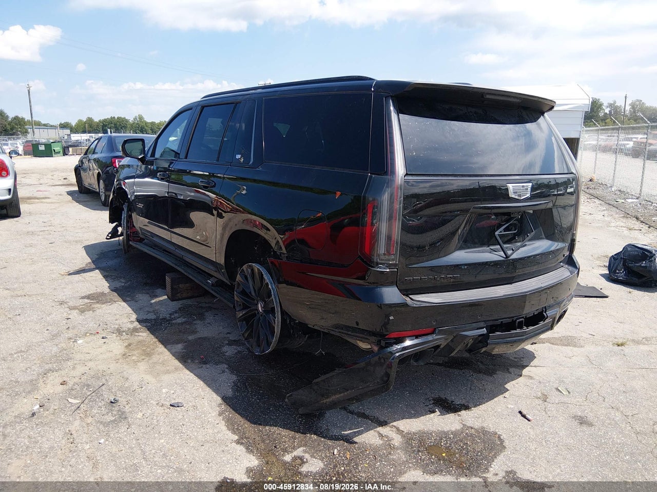 2025 CADILLAC ESCALADE ESV V-SERIES · 3/10