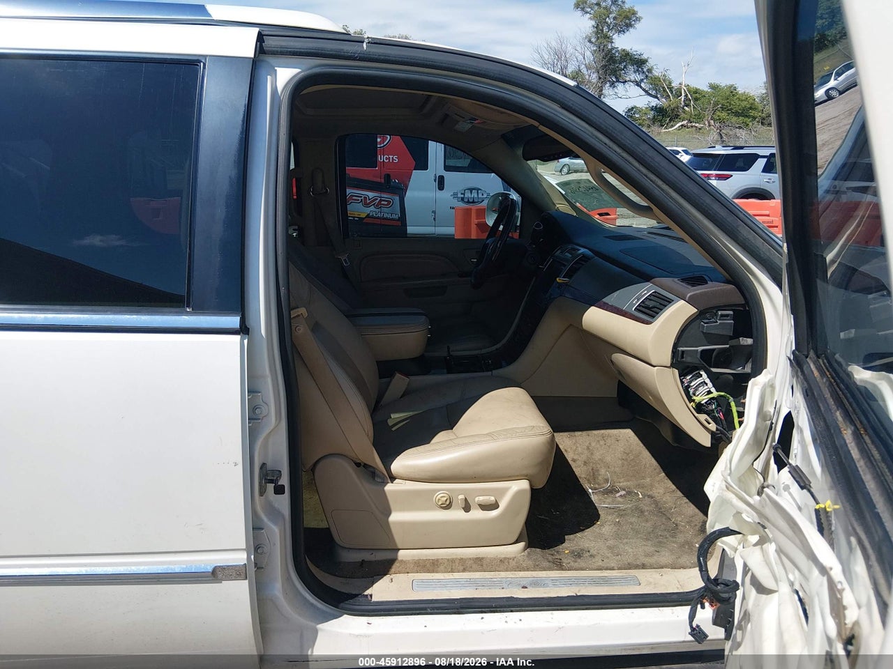 2011 CADILLAC ESCALADE ESV LUXURY · 5/10