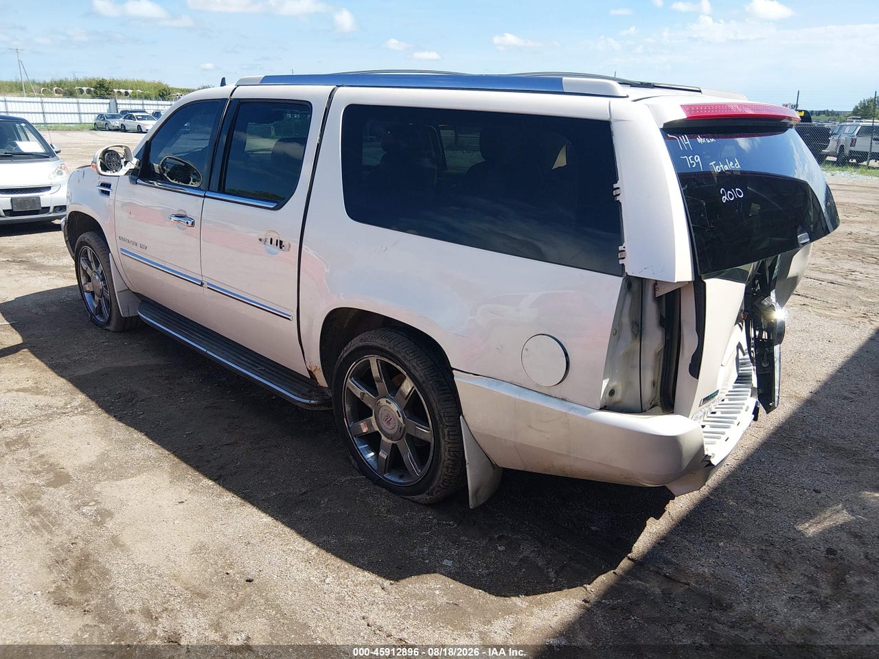 2011 CADILLAC ESCALADE ESV LUXURY · 3/10
