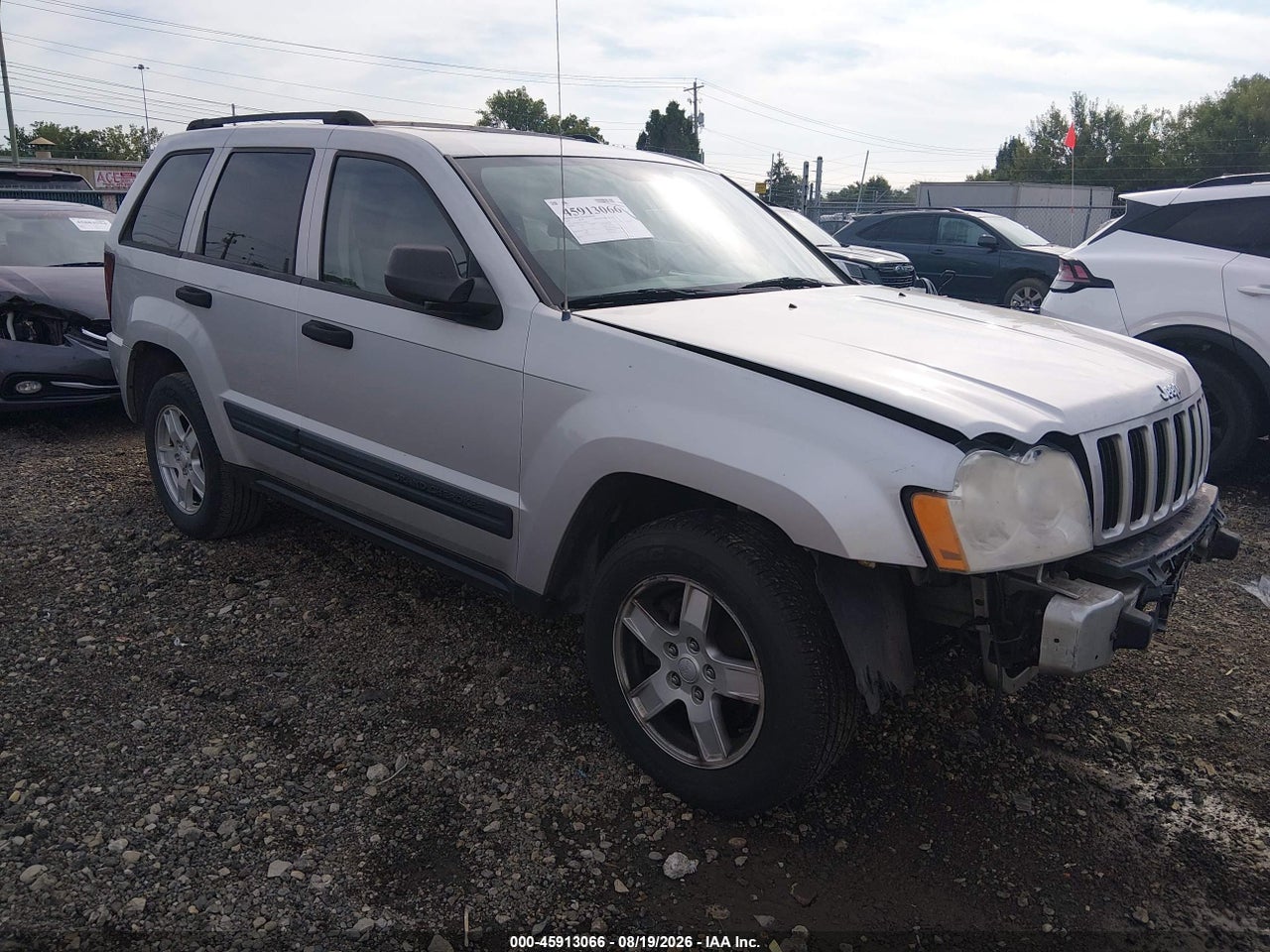 1J4GR48K95C****** · 2005 JEEP GRAND CHEROKEE LAREDO