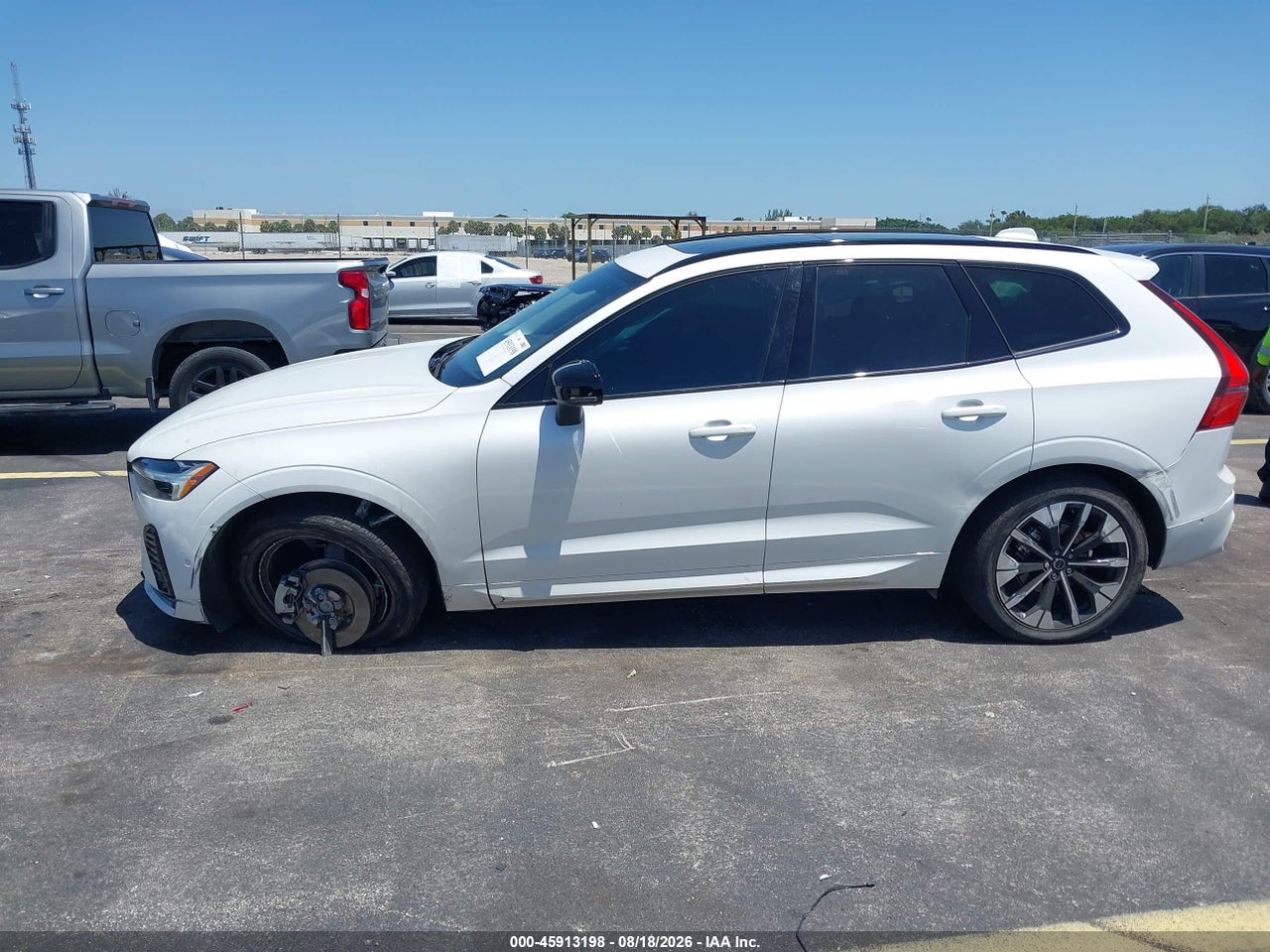 2026 VOLVO XC60 B5 PLUS · 6/11