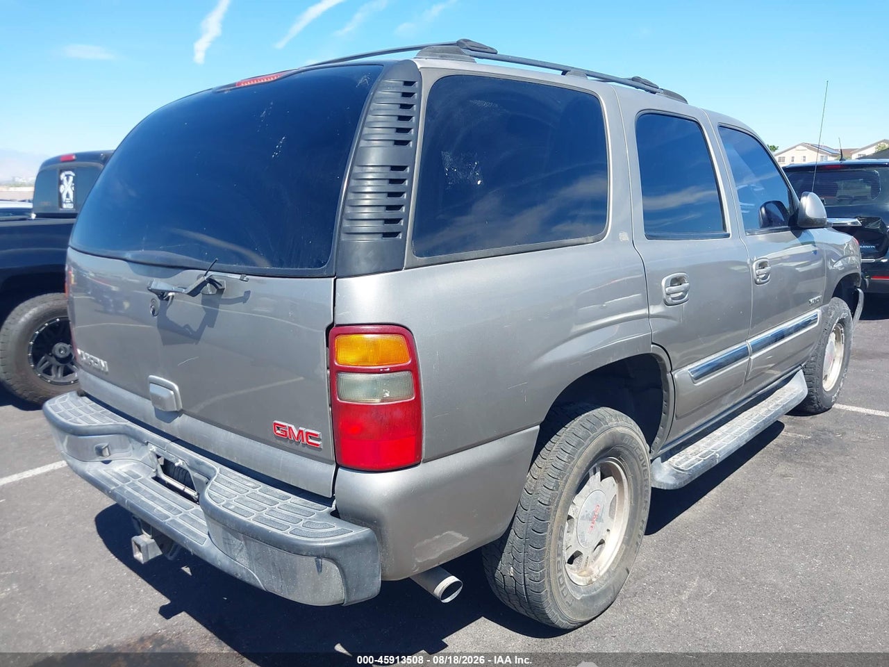 2002 GMC YUKON SLT · 4/11