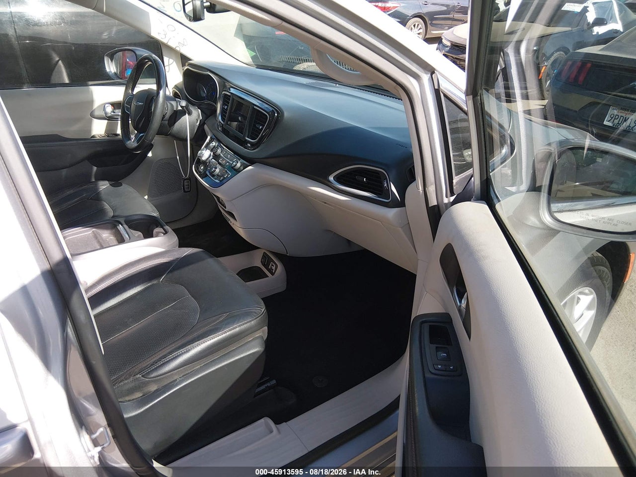 2020 CHRYSLER PACIFICA TOURING L · 5/11