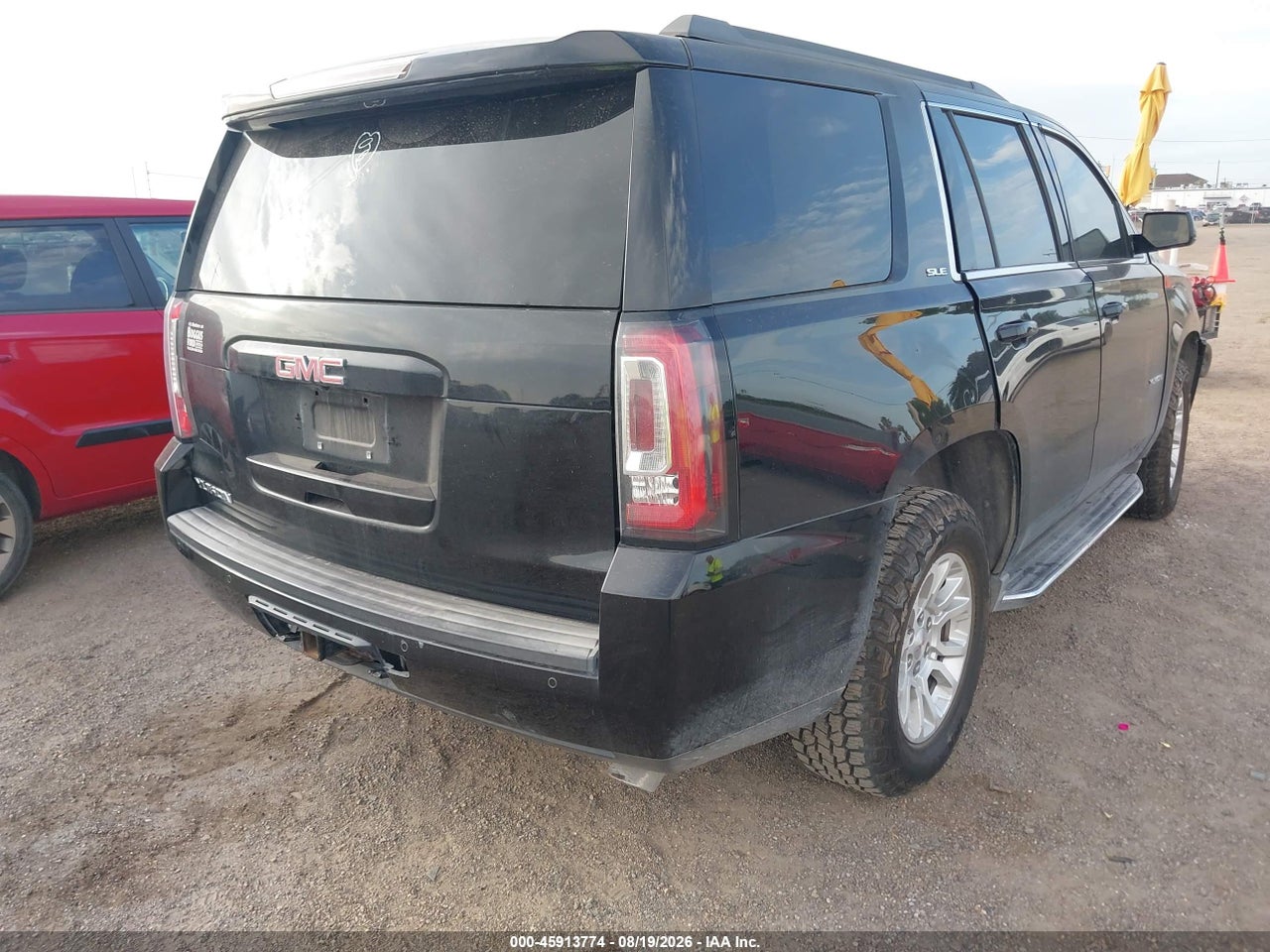 2016 GMC YUKON SLE · 4/11