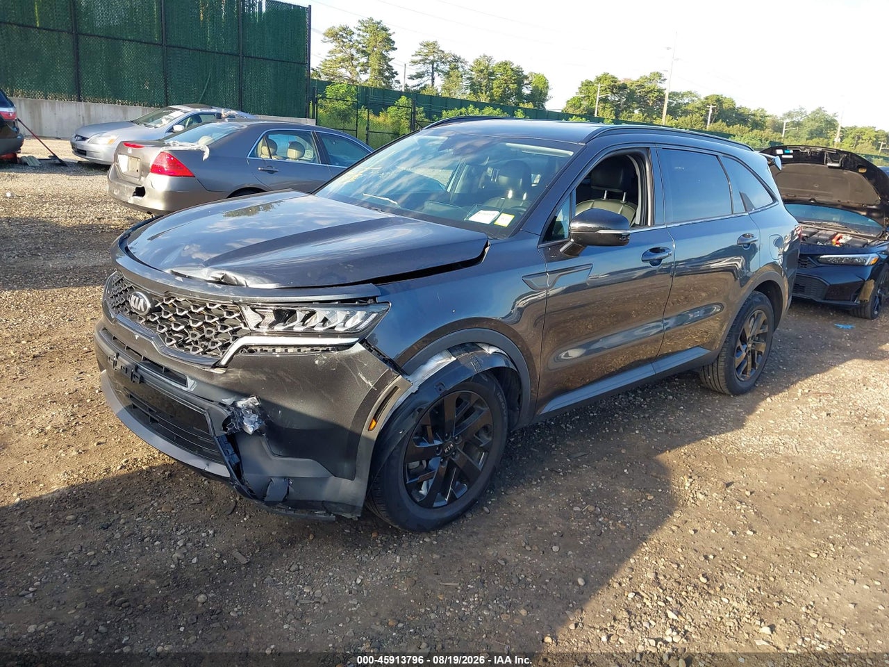 2021 KIA SORENTO S · 2/11