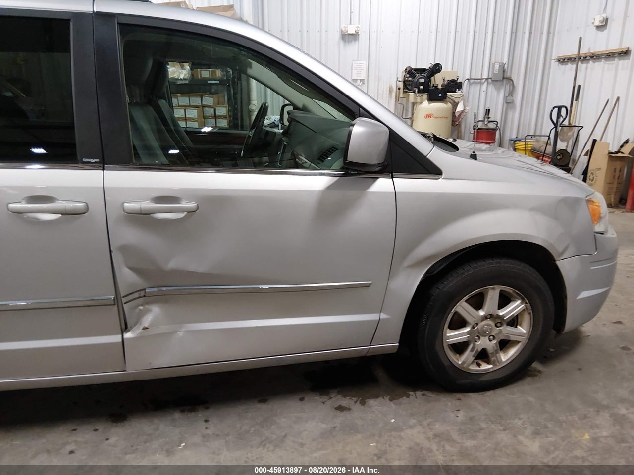 2009 CHRYSLER TOWN &amp; COUNTRY TOURING · 6/11