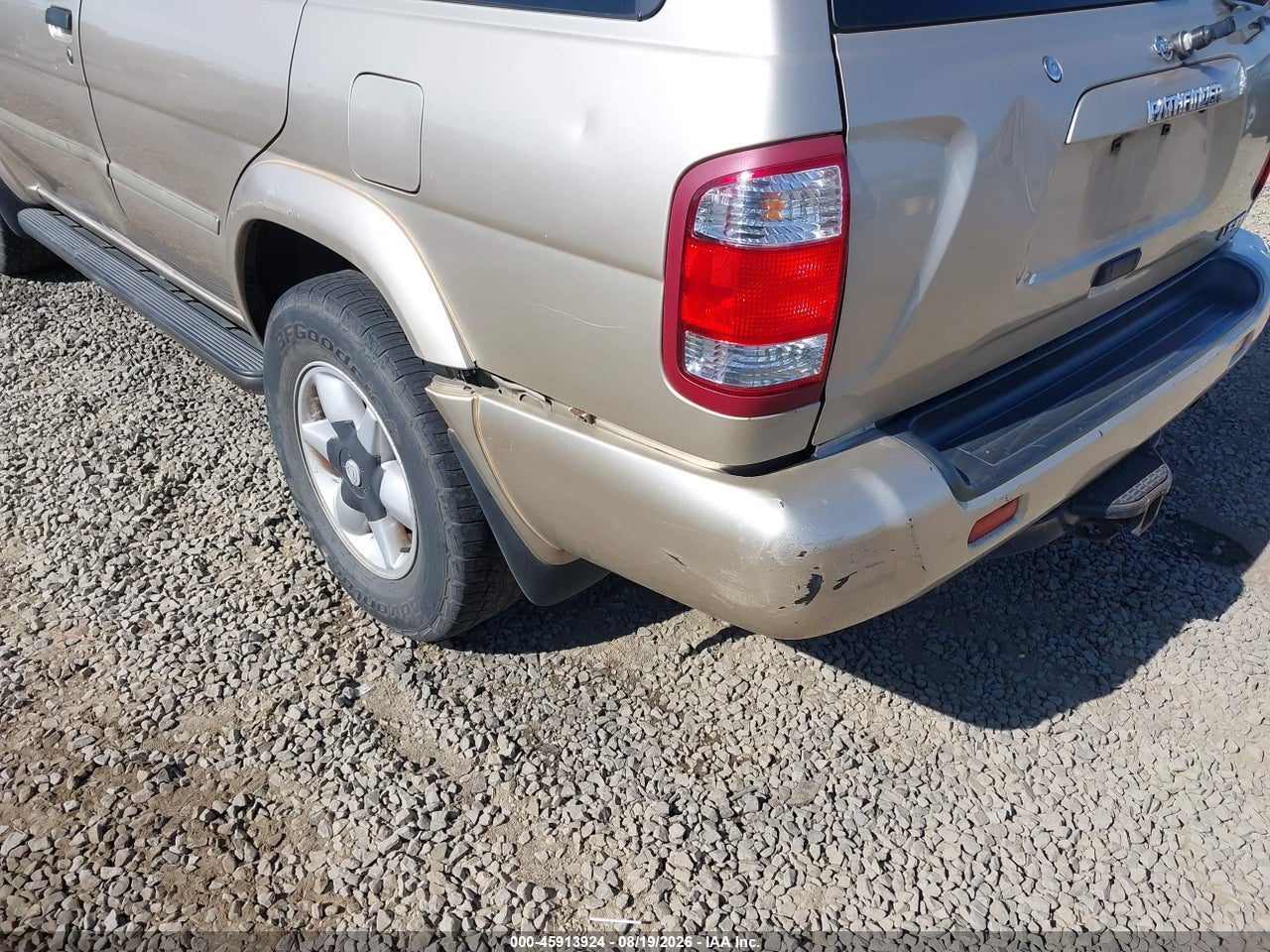 2001 NISSAN PATHFINDER LE · 6/11