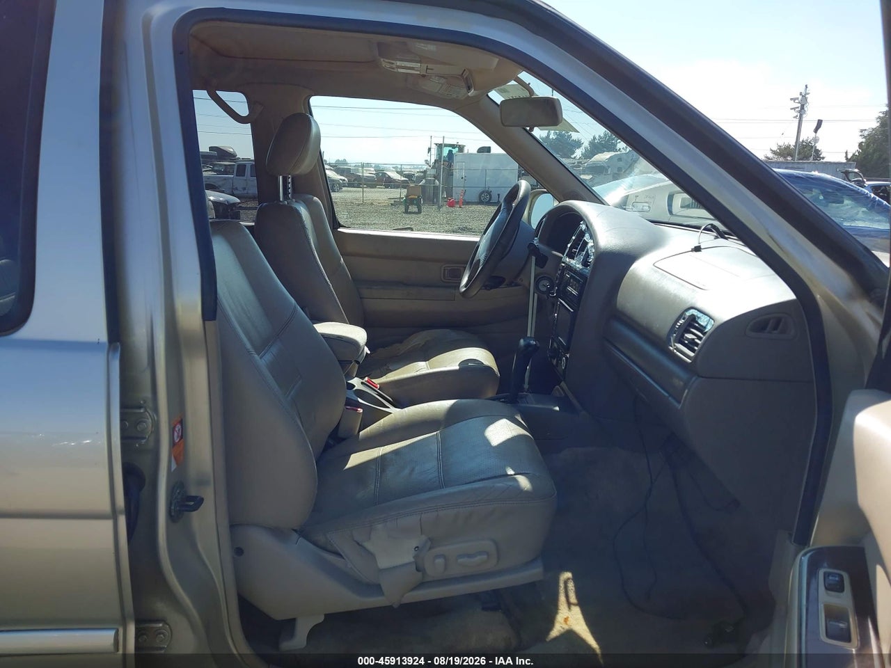 2001 NISSAN PATHFINDER LE · 5/11