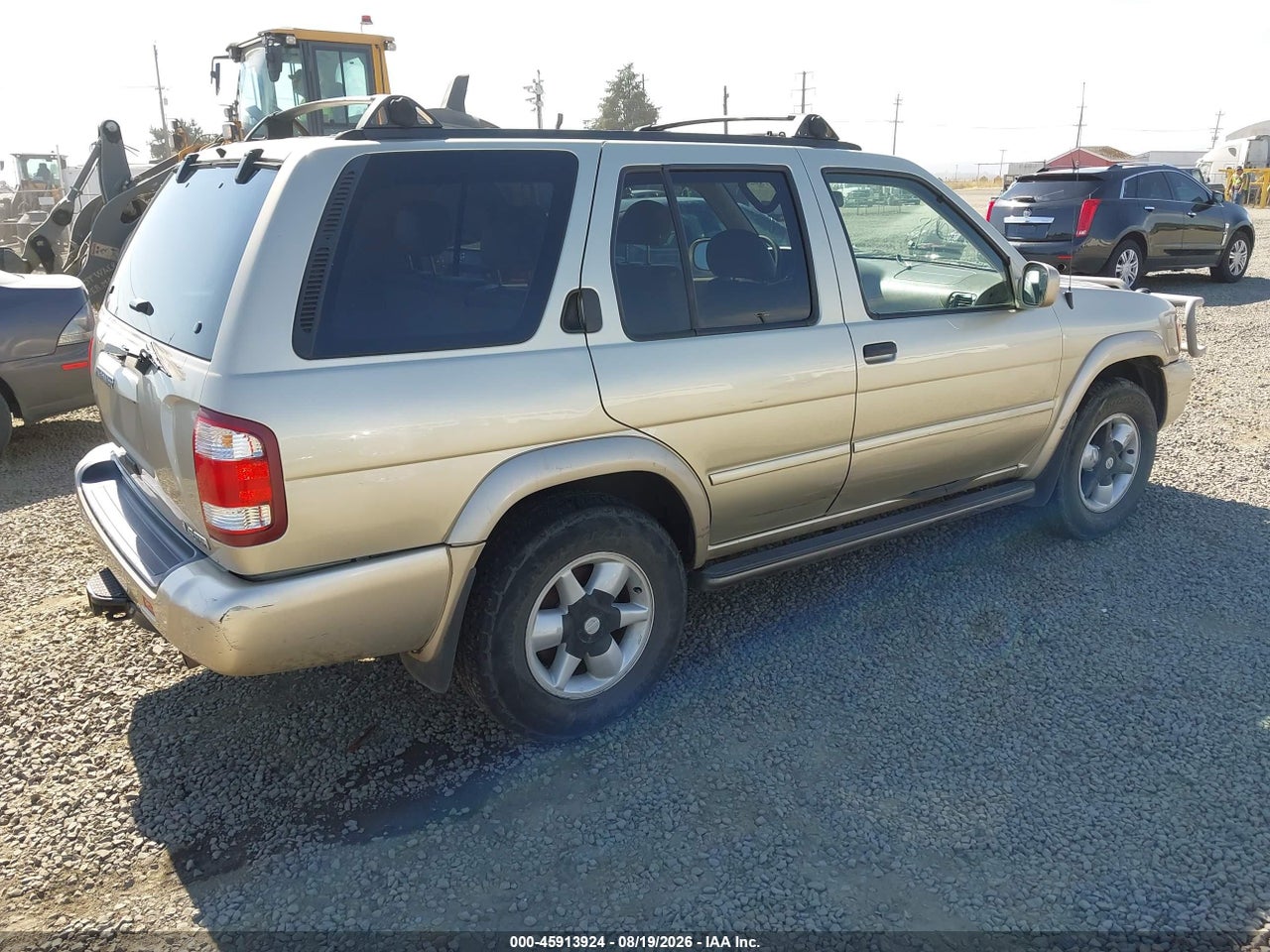 2001 NISSAN PATHFINDER LE · 4/11