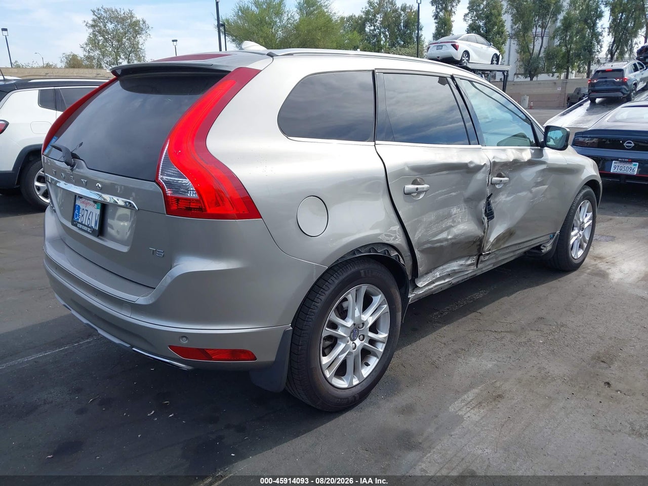 2016 VOLVO XC60 T5 DRIVE-E PLATINUM · 4/11