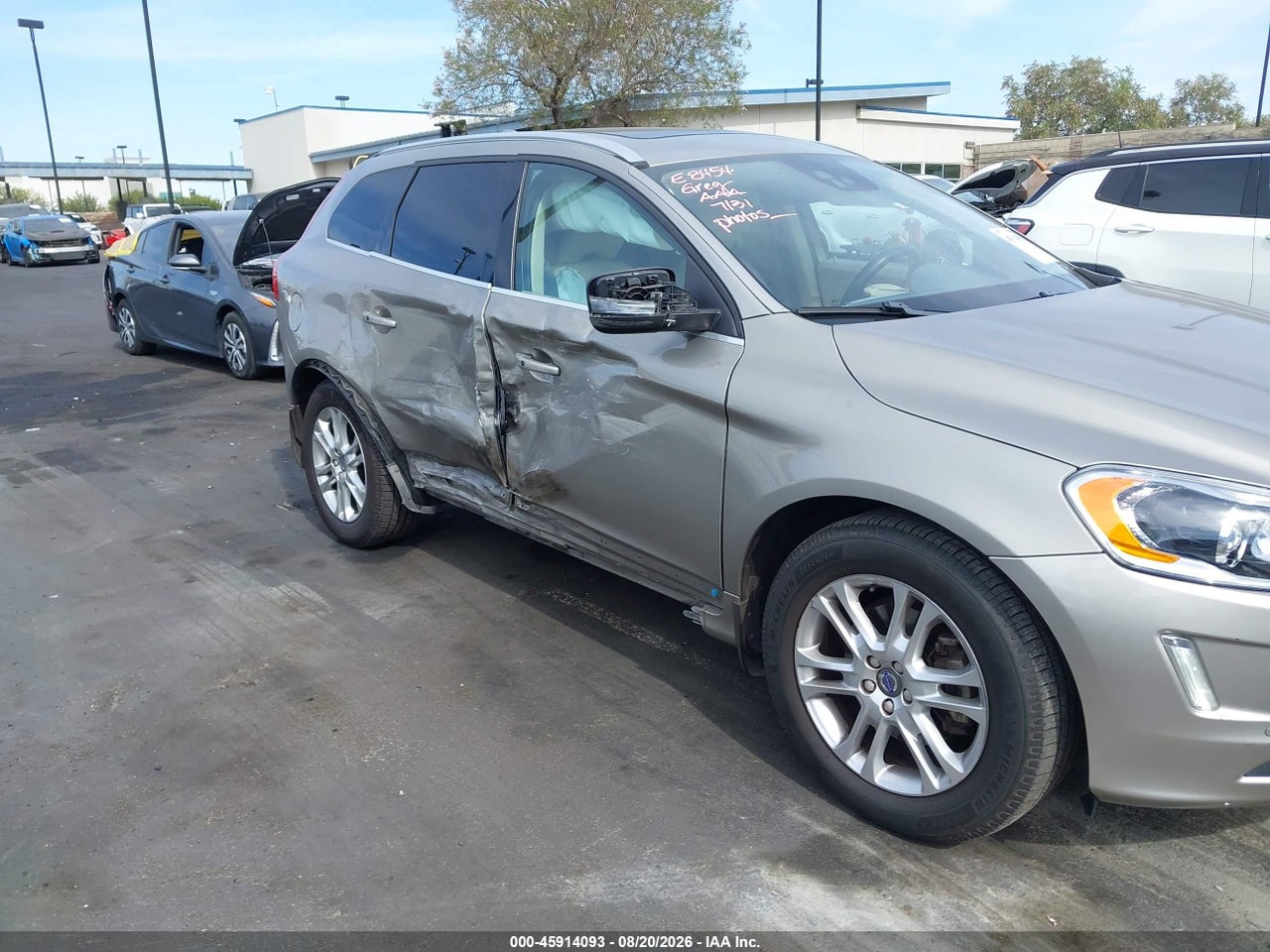 2016 VOLVO XC60 T5 DRIVE-E PLATINUM · 6/11