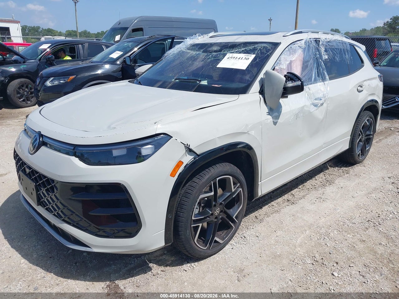 2026 VOLKSWAGEN TIGUAN SEL R-LINE TURBO · 2/10