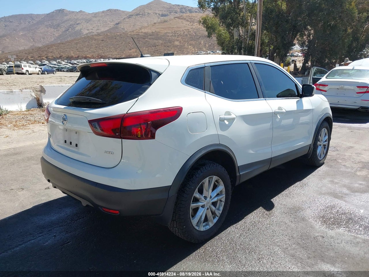 2017 NISSAN ROGUE SPORT S · 4/11