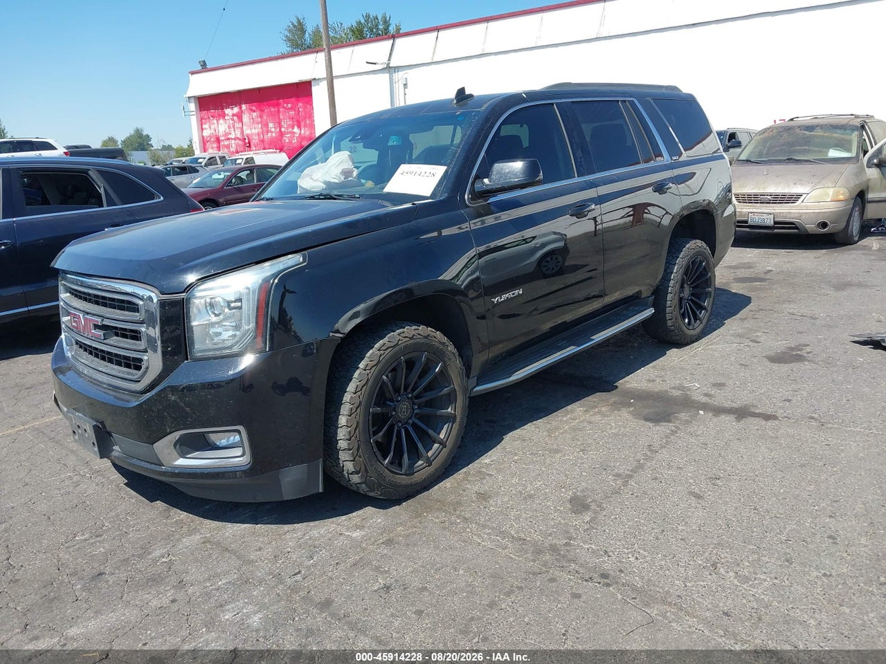 2017 GMC YUKON SLT · 2/10