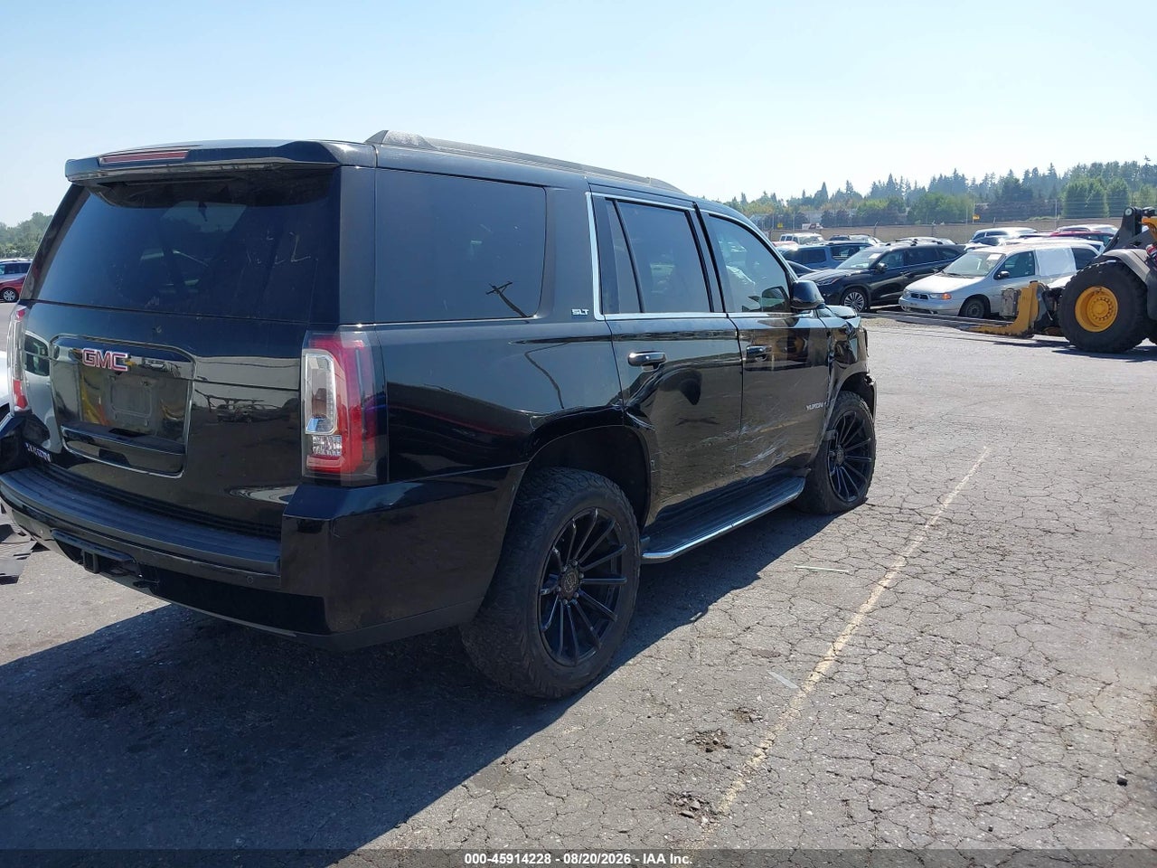 2017 GMC YUKON SLT · 4/10