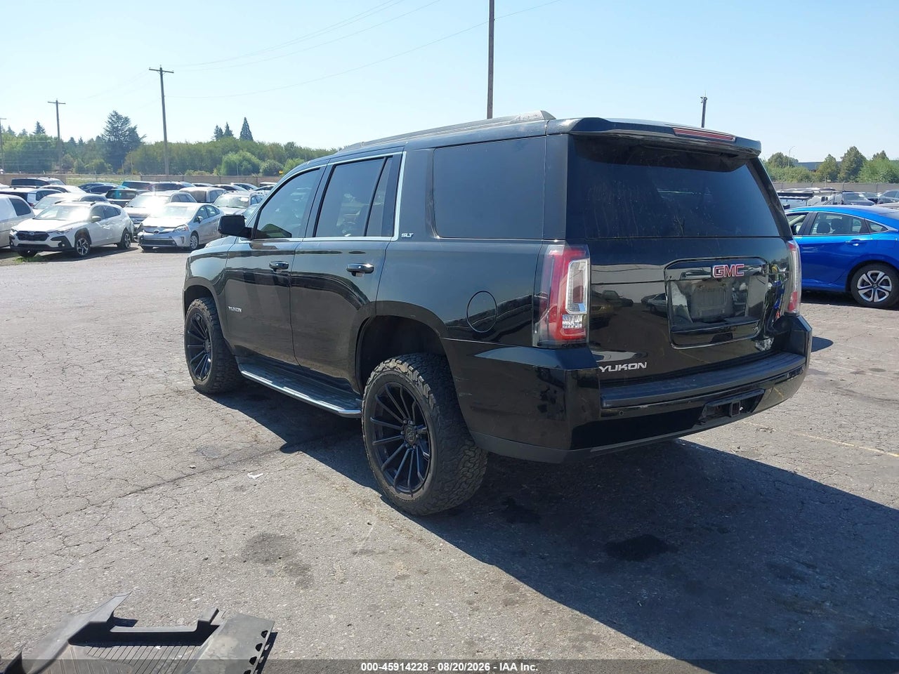 2017 GMC YUKON SLT · 3/10