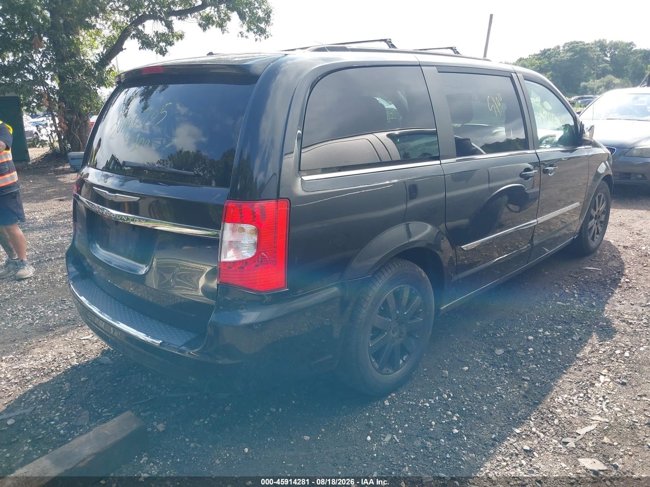 2011 CHRYSLER TOWN &amp; COUNTRY TOURING-L · 4/10