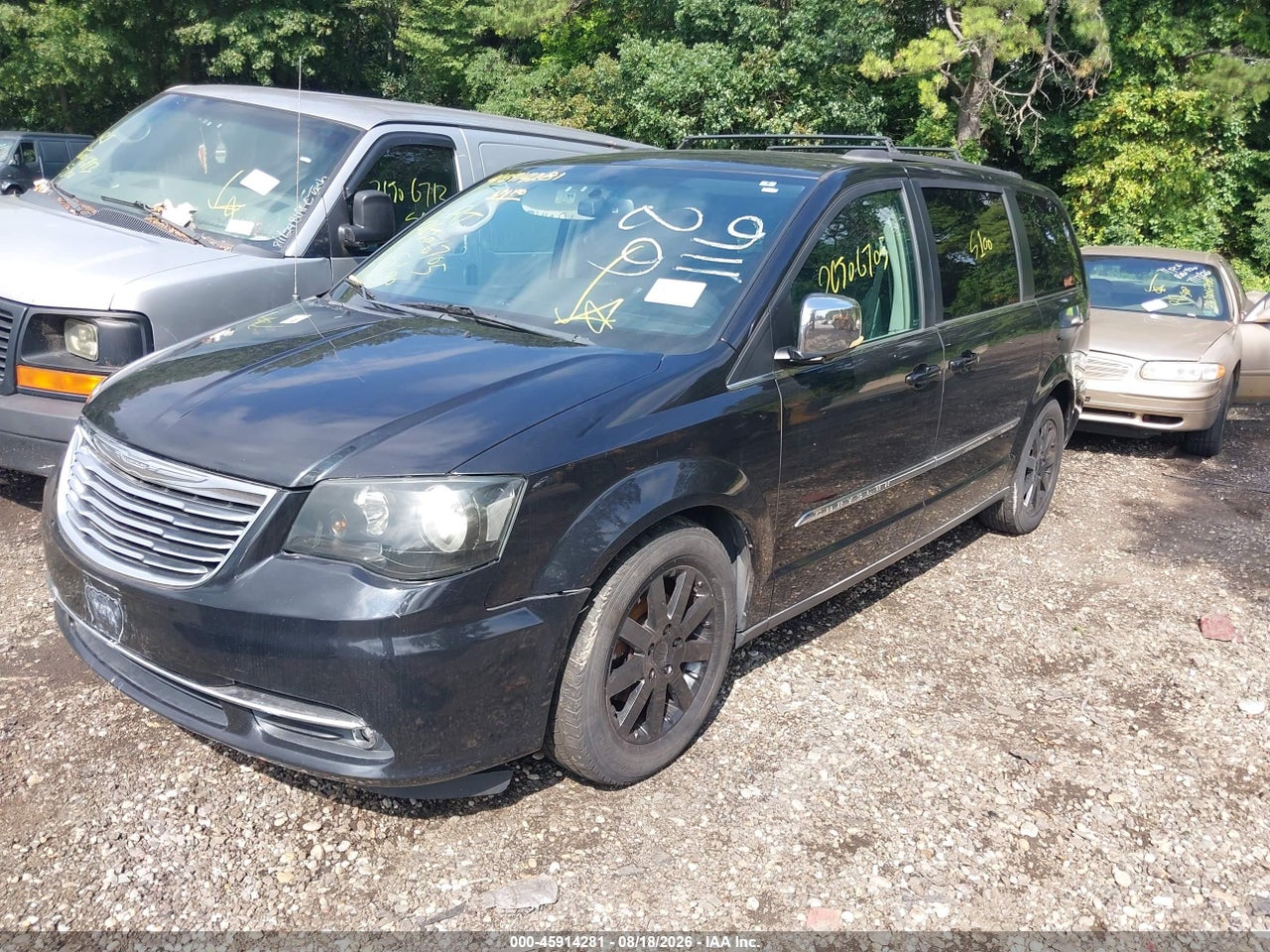 2011 CHRYSLER TOWN &amp; COUNTRY TOURING-L · 2/10