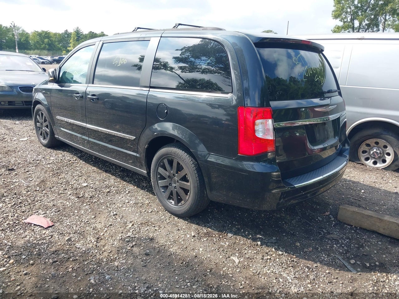2011 CHRYSLER TOWN &amp; COUNTRY TOURING-L · 3/10
