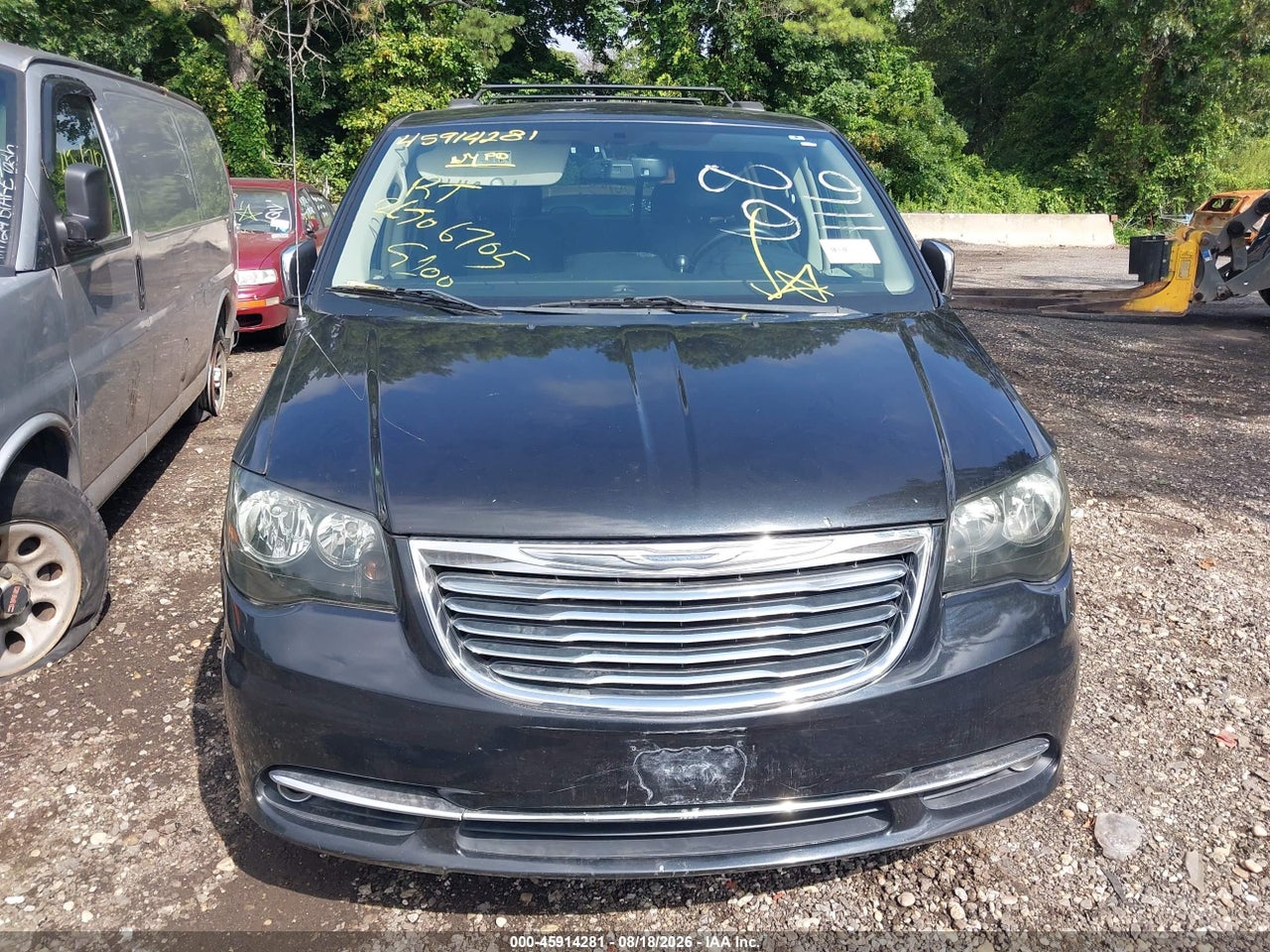 2011 CHRYSLER TOWN &amp; COUNTRY TOURING-L · 6/10