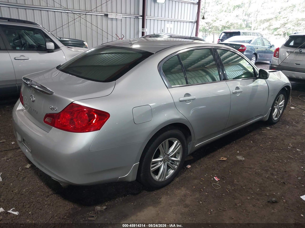 2015 INFINITI Q40 · 4/11