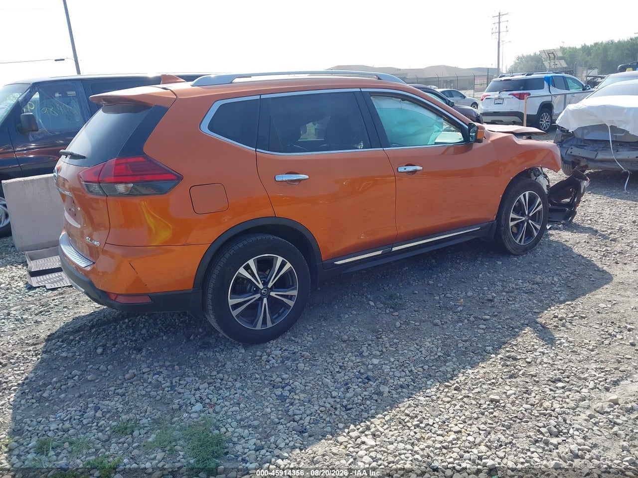 2017 NISSAN ROGUE SL · 4/11