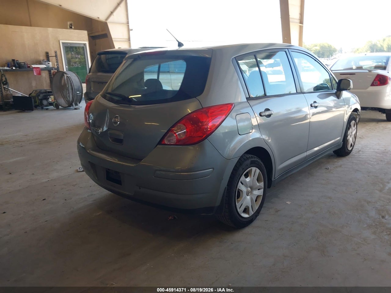 2010 NISSAN VERSA 1.8S · 4/11