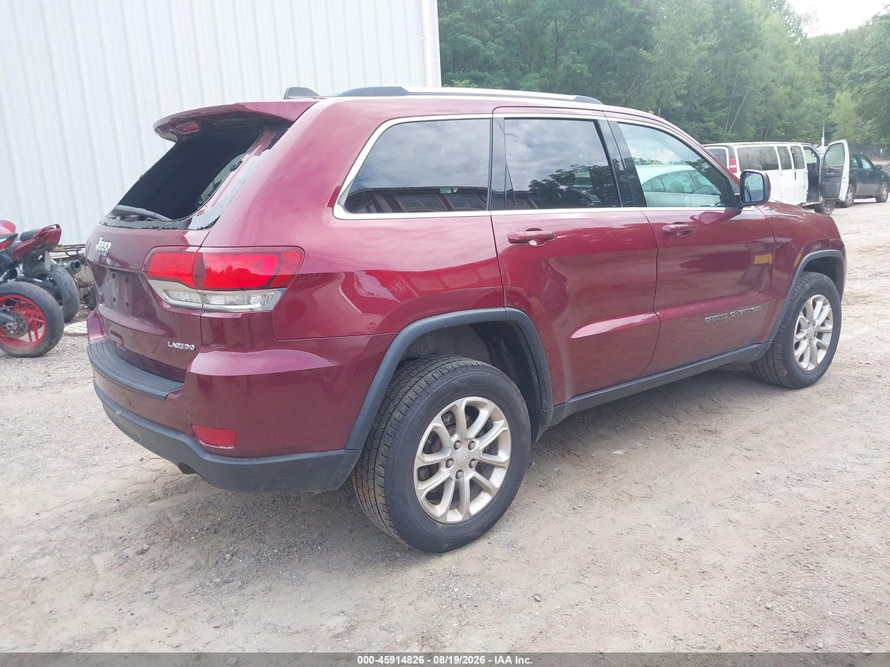 2021 JEEP GRAND CHEROKEE LAREDO E 4X4 · 4/11