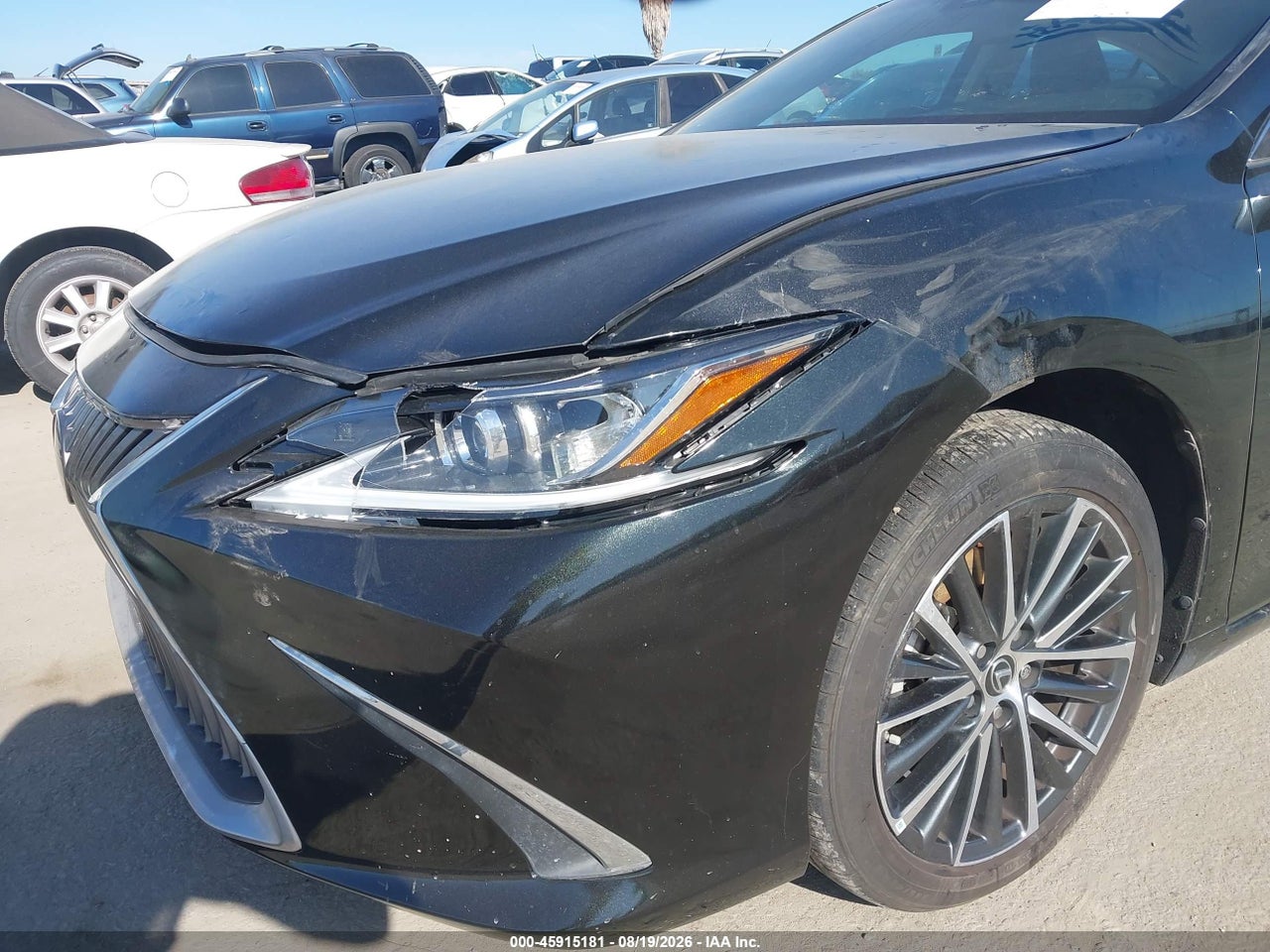 2023 LEXUS ES 300H · 6/11