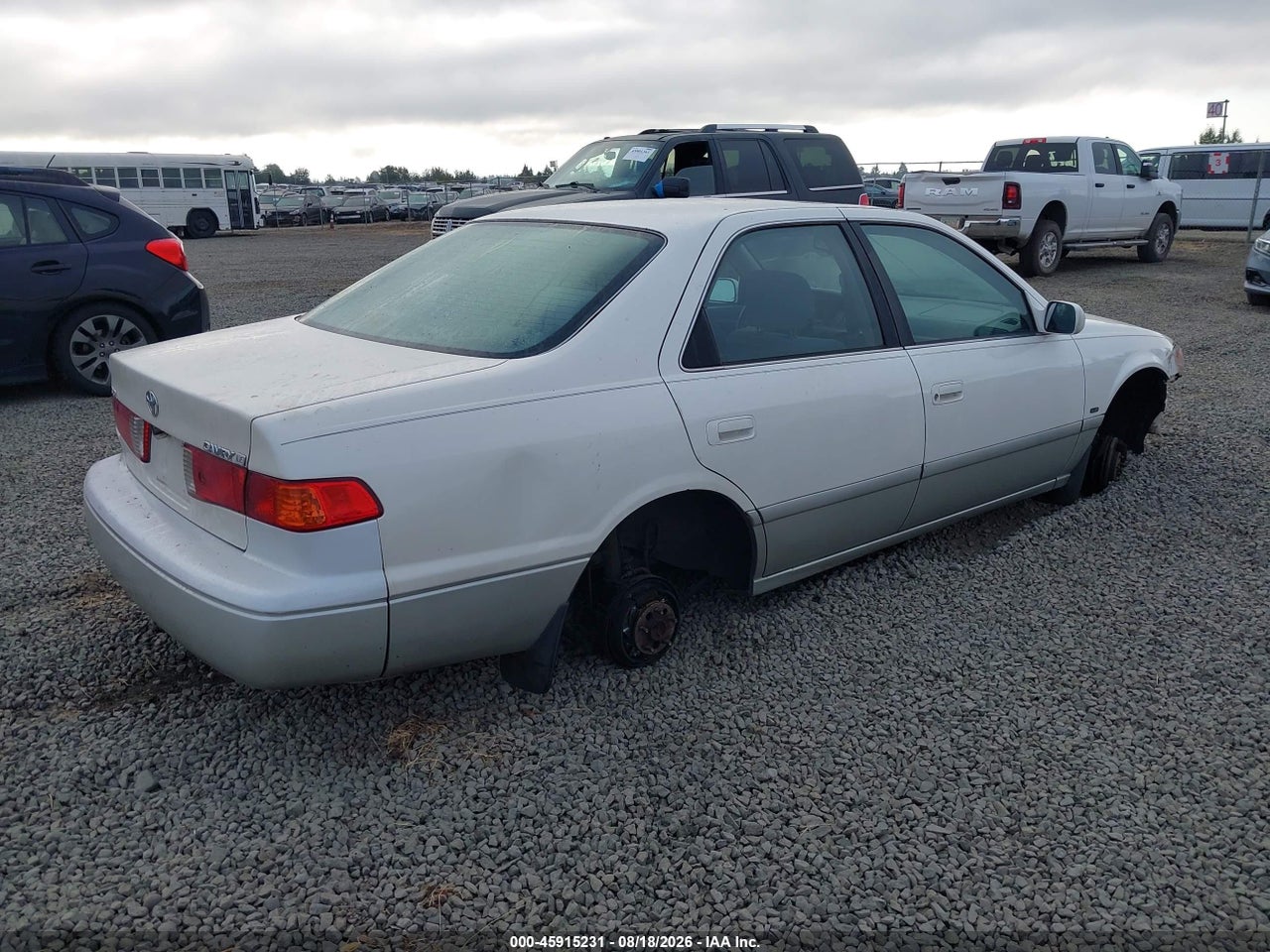 2001 TOYOTA CAMRY LE · 4/10