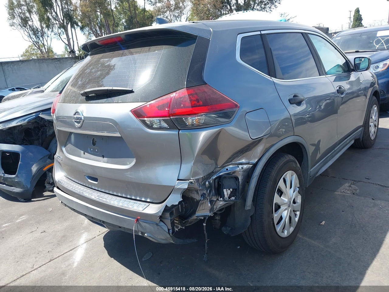 2018 NISSAN ROGUE S · 4/11