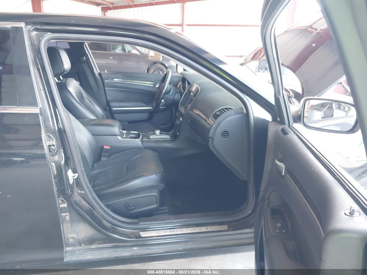 2016 CHRYSLER 300C · 5/11