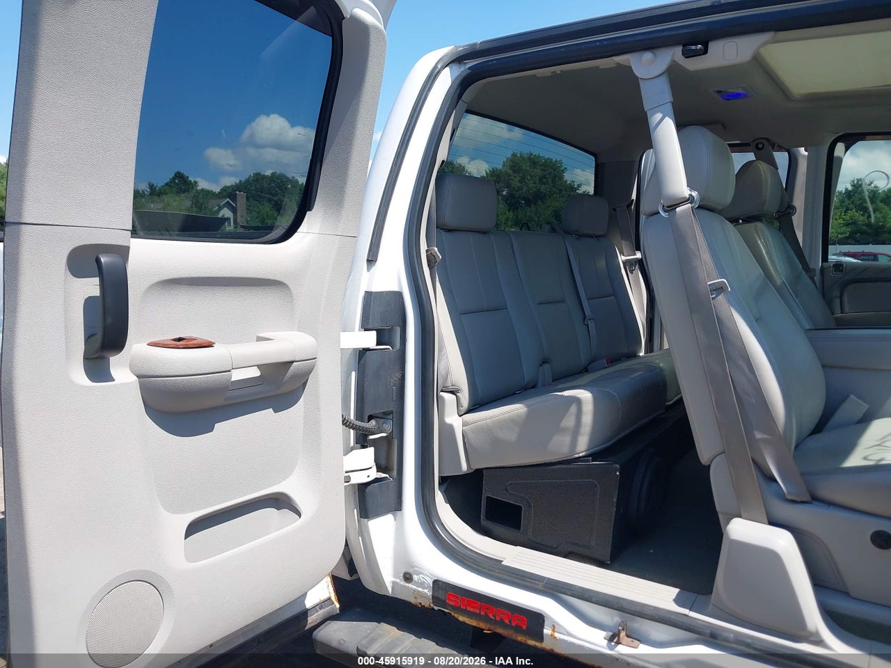 1GTEK19078Z****** · 2008 GMC SIERRA 1500 SLT · 8/11