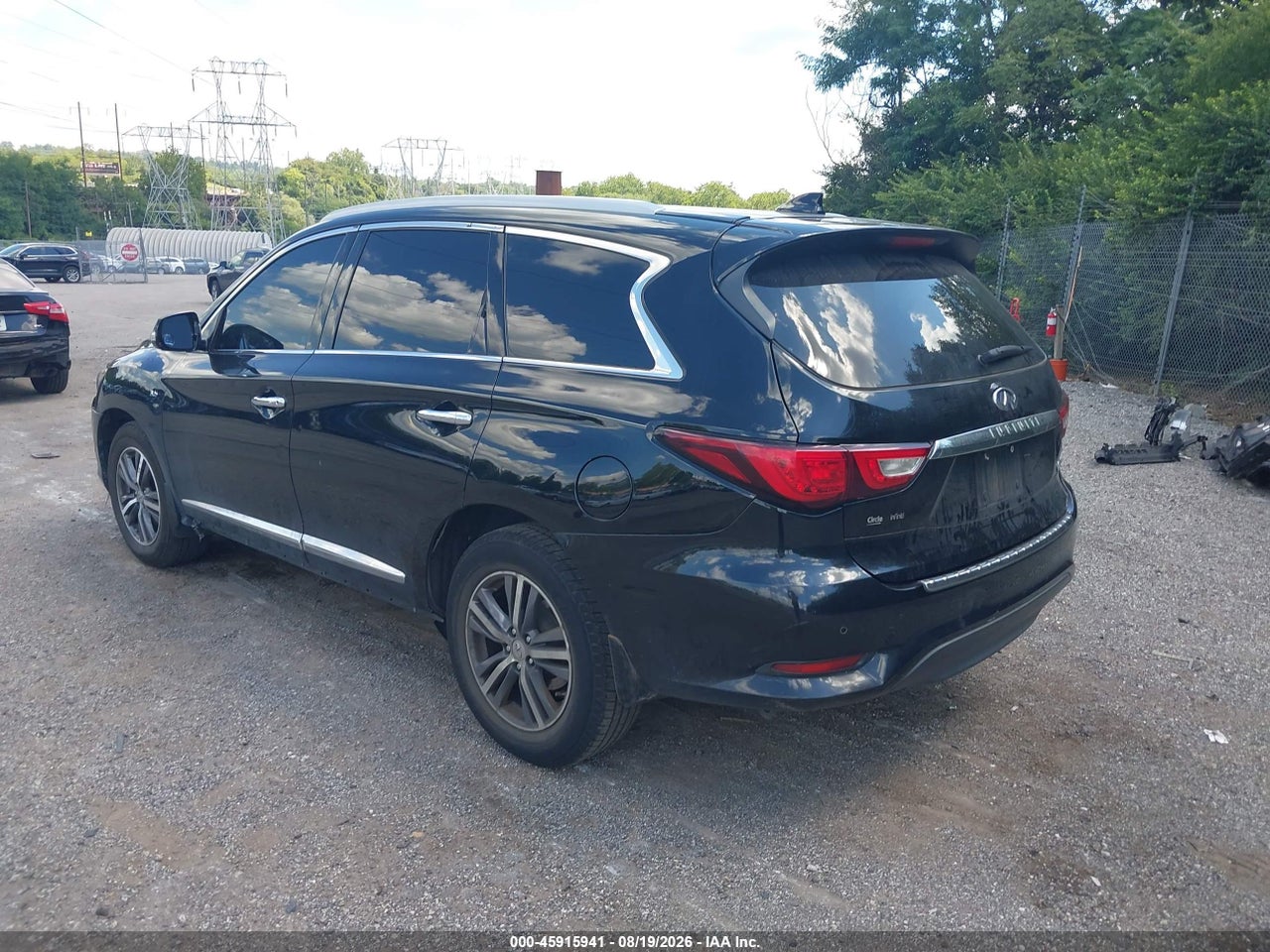 2017 INFINITI QX60   · 3/11