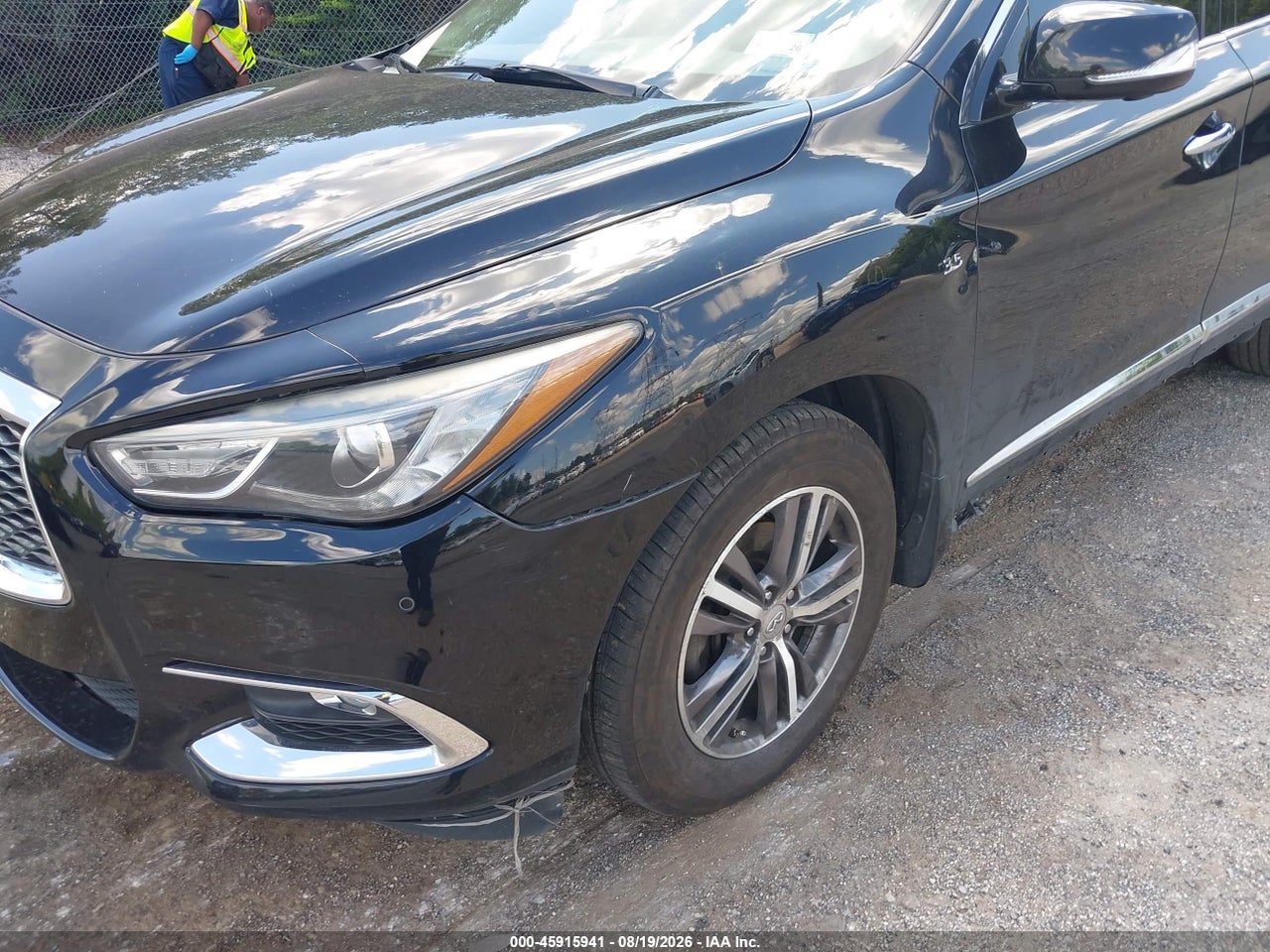 2017 INFINITI QX60   · 6/11