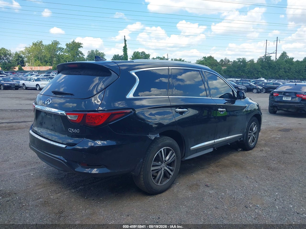 2017 INFINITI QX60   · 4/11