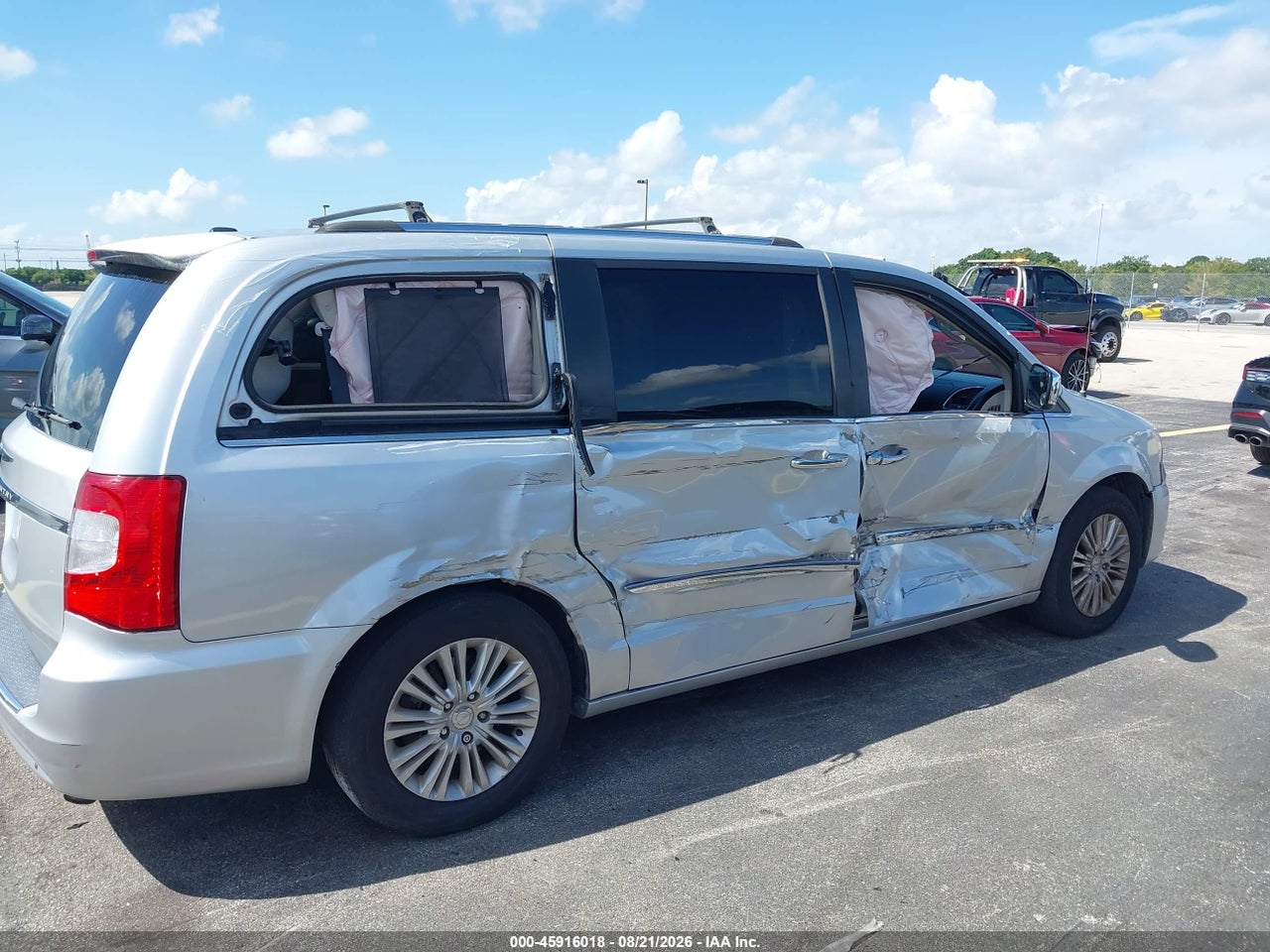 2012 CHRYSLER TOWN &amp; COUNTRY LIMITED · 6/11
