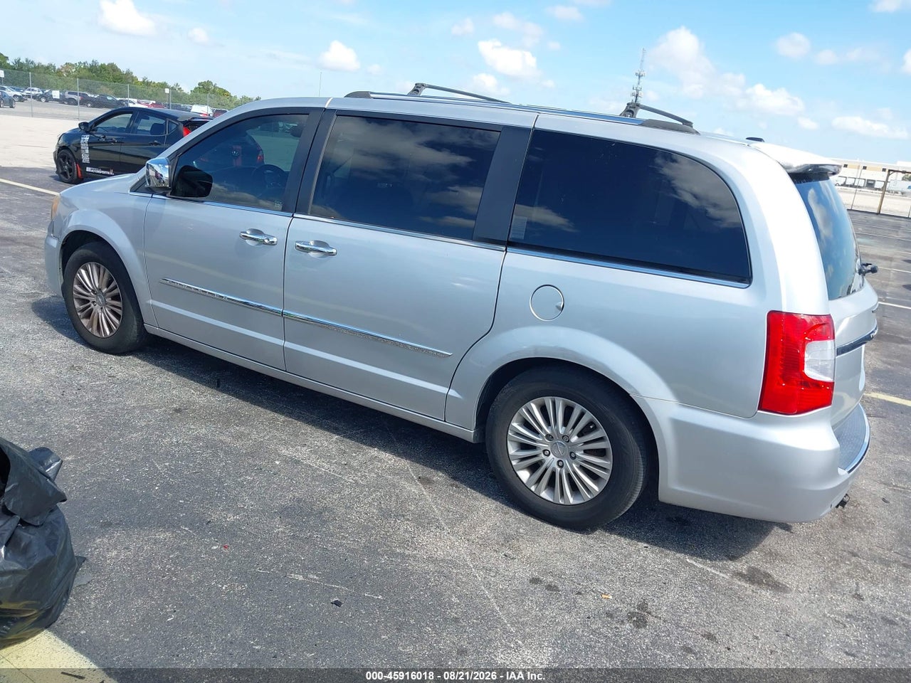 2012 CHRYSLER TOWN &amp; COUNTRY LIMITED · 3/11