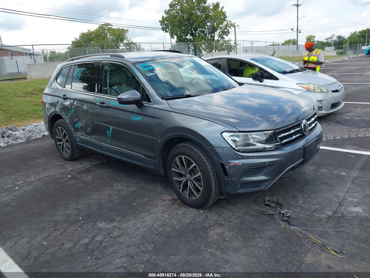 3VV3B7AX8LM****** · 2020 VOLKSWAGEN TIGUAN 2.0T SE/2.0T SE R-LINE BLACK/2.0T SEL