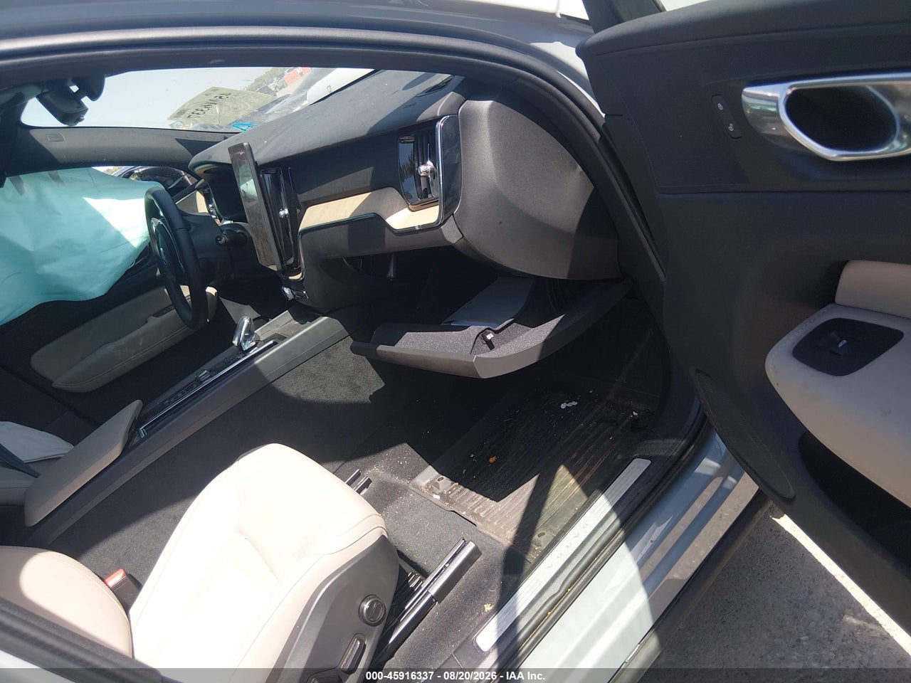 2026 VOLVO XC60 B5 PLUS · 5/11