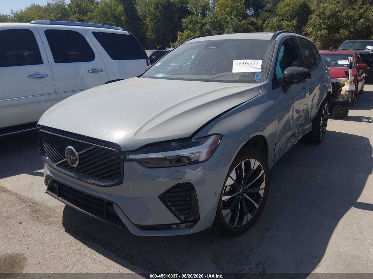 2026 VOLVO XC60 B5 PLUS · 2/11