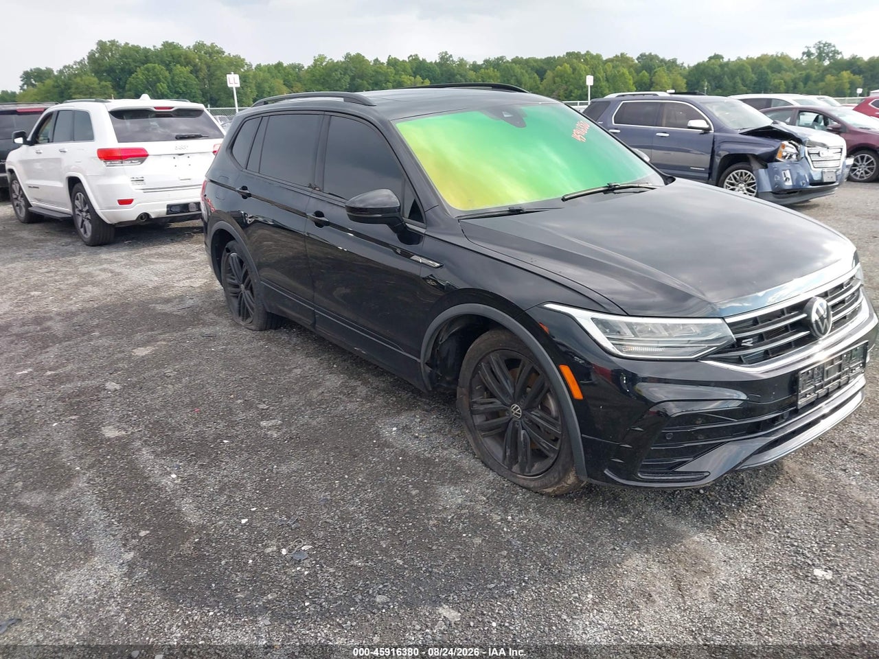 3VVCB7AX8NM****** · 2022 VOLKSWAGEN TIGUAN 2.0T SE R-LINE BLACK
