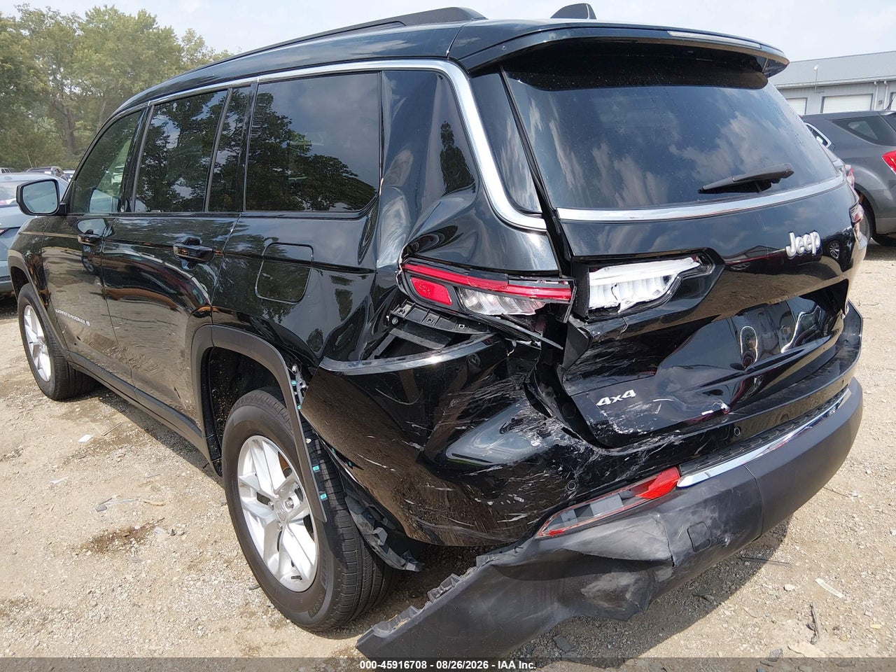 2024 JEEP GRAND CHEROKEE L LAREDO X 4X4 · 3/11