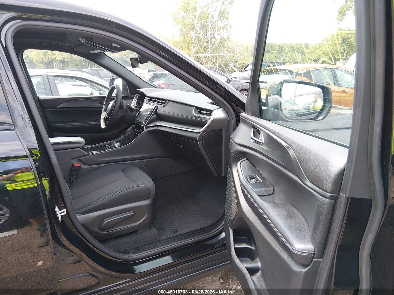2024 JEEP GRAND CHEROKEE L LAREDO X 4X4 · 5/11