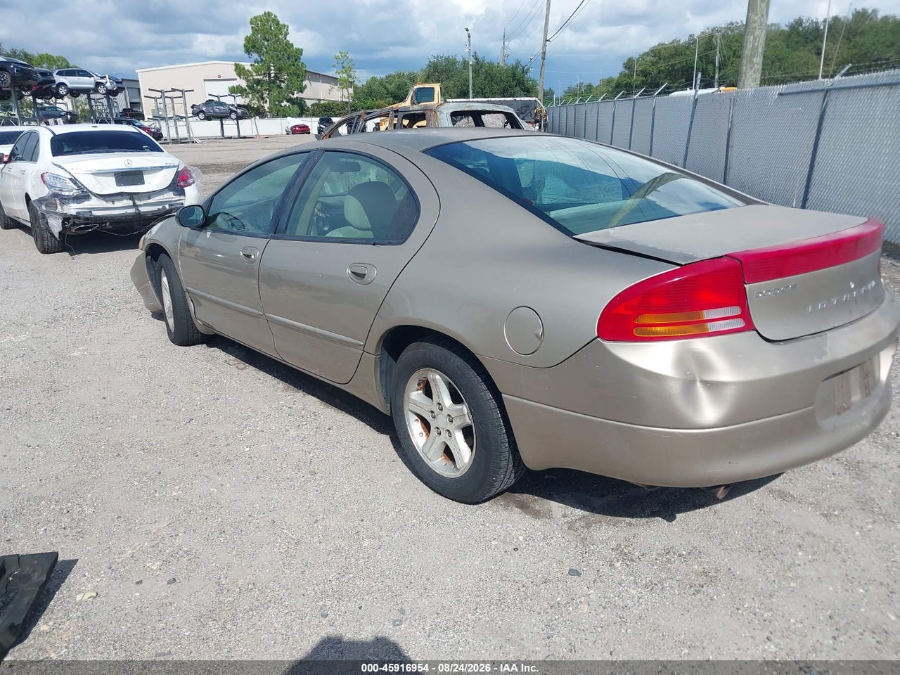 2004 DODGE INTREPID SE · 3/11